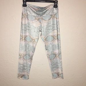 Onzie workout capris